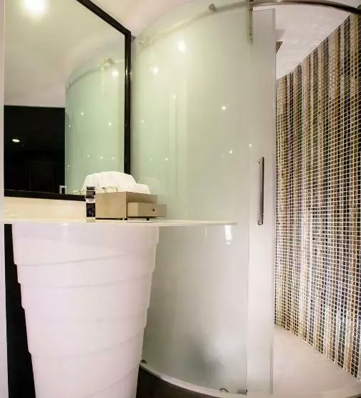 キングサイズベッドのスーペリアルーム, Azure Hotel Pattaya