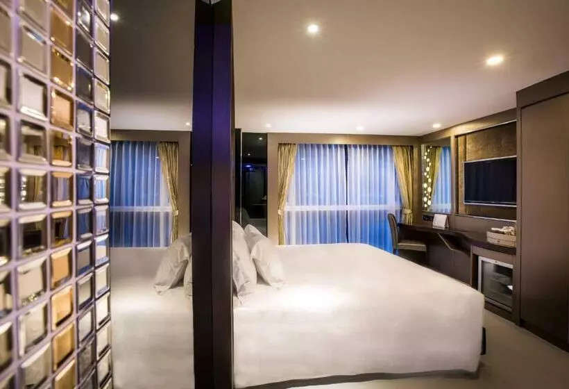キングサイズベッドのスーペリアルーム, Azure Hotel Pattaya