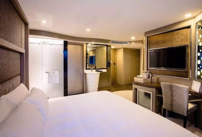 プールの見えるデラックスルーム, Azure Hotel Pattaya