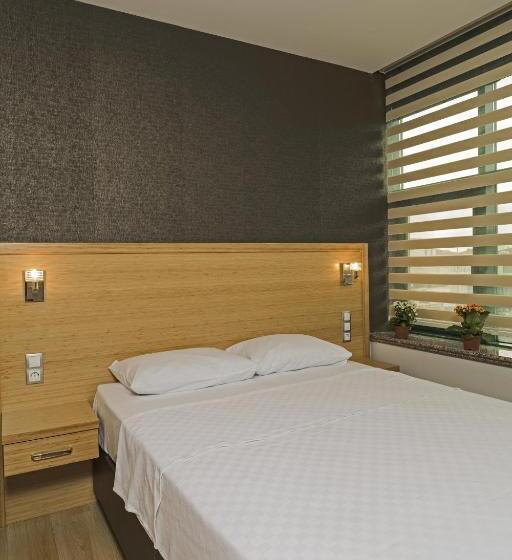 デラックスルーム, Demir Suite