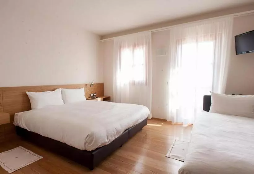 スーペリアールーム, Elliot Osteria E Dormire In Collina