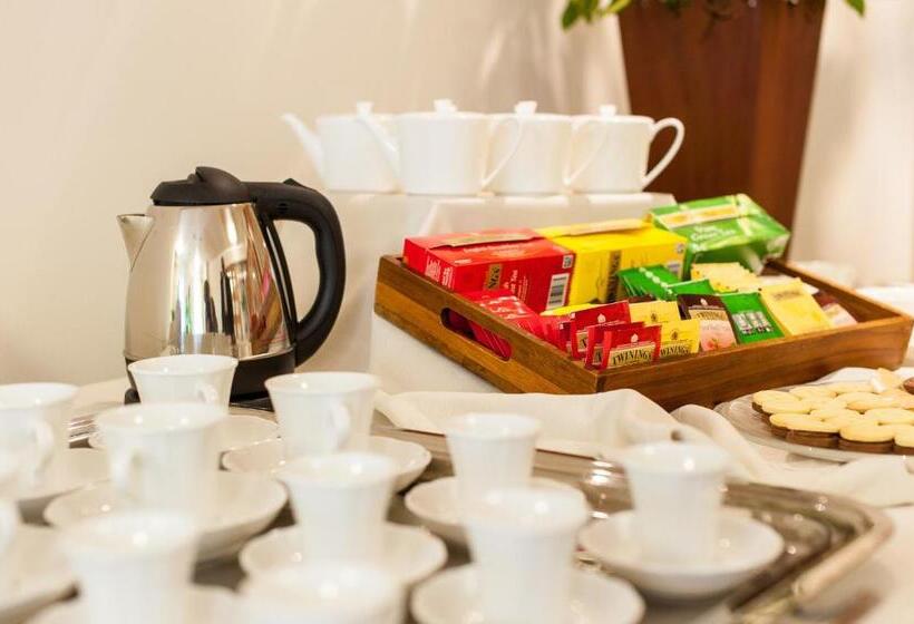 スーペリアールーム, Elliot Osteria E Dormire In Collina