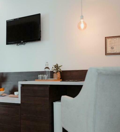 اتاق استاندارد یک نفره, Emporium