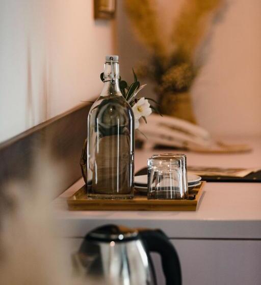 اتاق استاندارد یک نفره, Emporium