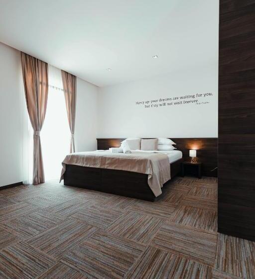 اتاق استاندارد یک نفره, Emporium