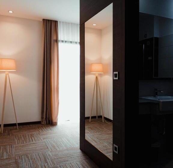 اتاق استاندارد یک نفره, Emporium