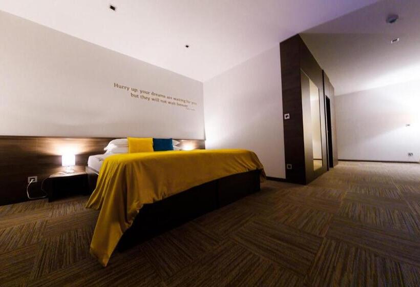 اتاق استاندارد یک نفره, Emporium