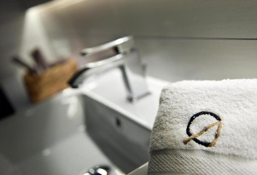 اتاق استاندارد سه نفره, Emporium