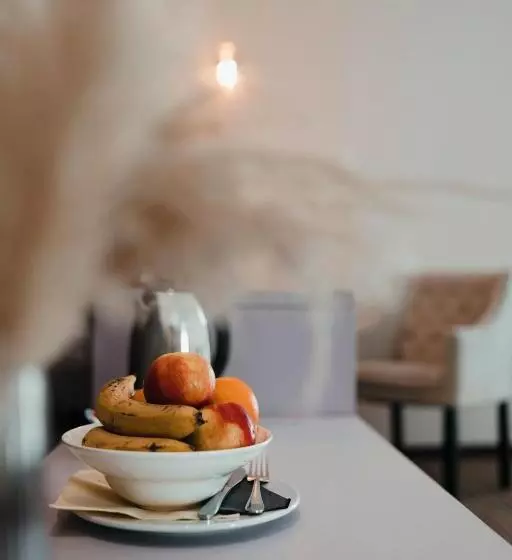 اتاق استاندارد سه نفره, Emporium