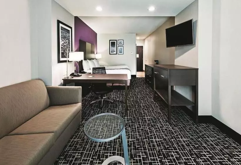 キングサイズベッドのデラックスルーム, La Quinta By Wyndham Claremore