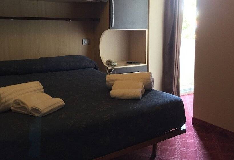 اتاق استاندارد سه نفره, Miami