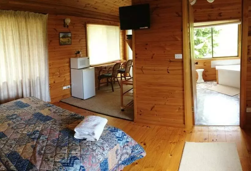 استودیو استاندارد با چشم‌انداز کوهستان, Silver Ridge Retreat
