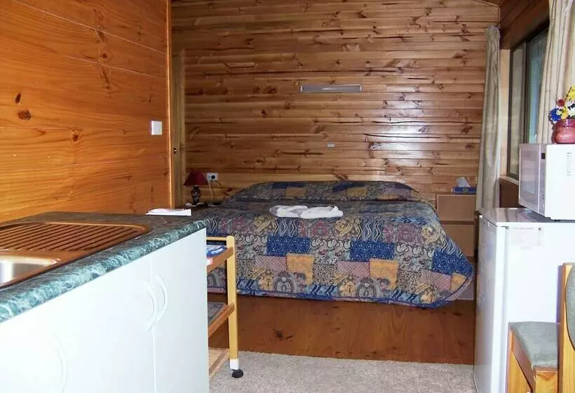 استودیو استاندارد با چشم‌انداز کوهستان, Silver Ridge Retreat