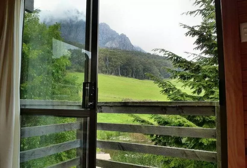 استودیو استاندارد با چشم‌انداز کوهستان, Silver Ridge Retreat