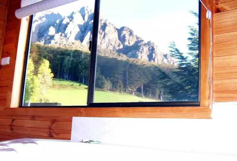 استودیو استاندارد با چشم‌انداز کوهستان, Silver Ridge Retreat