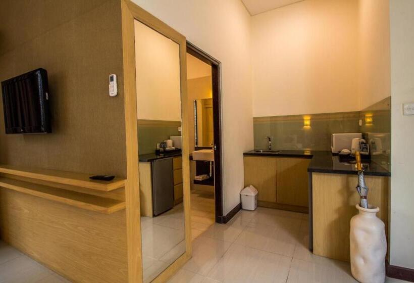 Полулюкс, Svarna Suites Seminyak