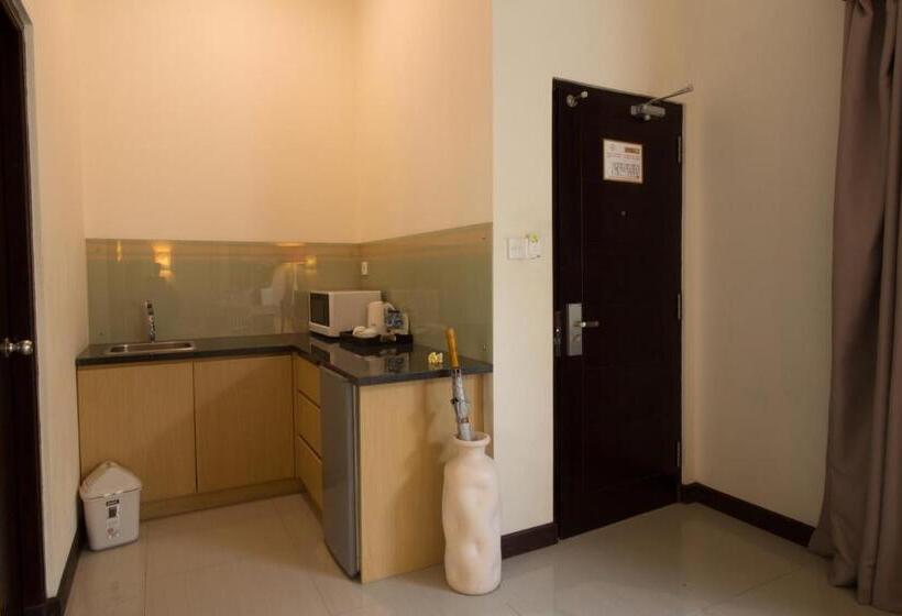 Полулюкс, Svarna Suites Seminyak