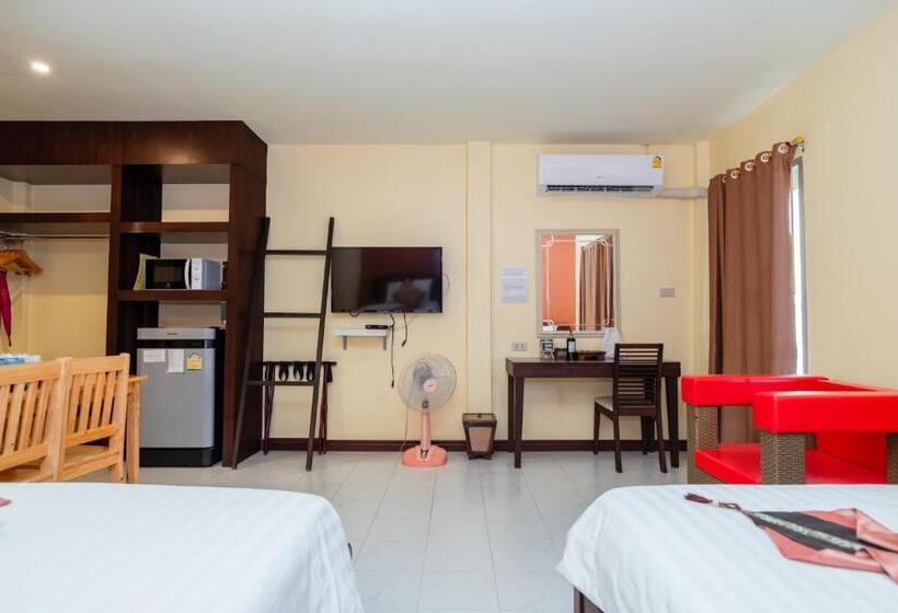 חדר סטנדרט לשלושה עם מרפסת, Talay Sai @ Thung Wua Laen