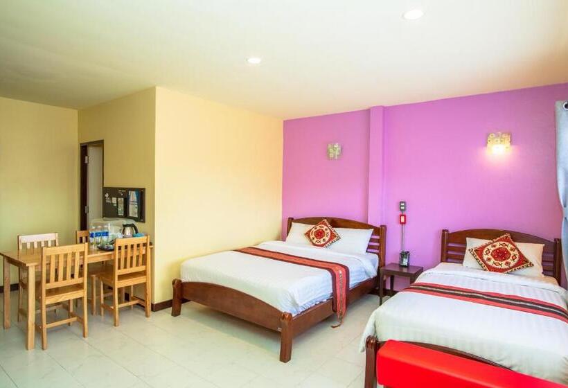 חדר סטנדרט לשלושה עם מרפסת, Talay Sai @ Thung Wua Laen