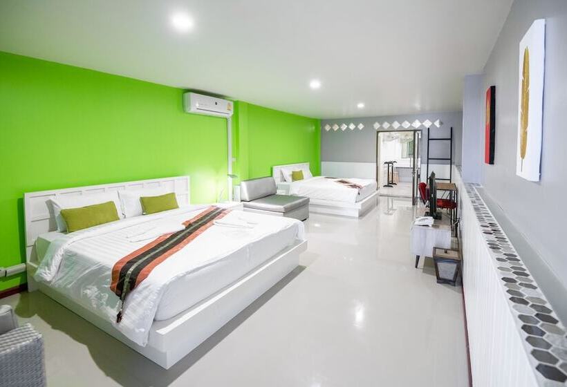 חדר אקזקיוטיב משפחתי, Talay Sai @ Thung Wua Laen