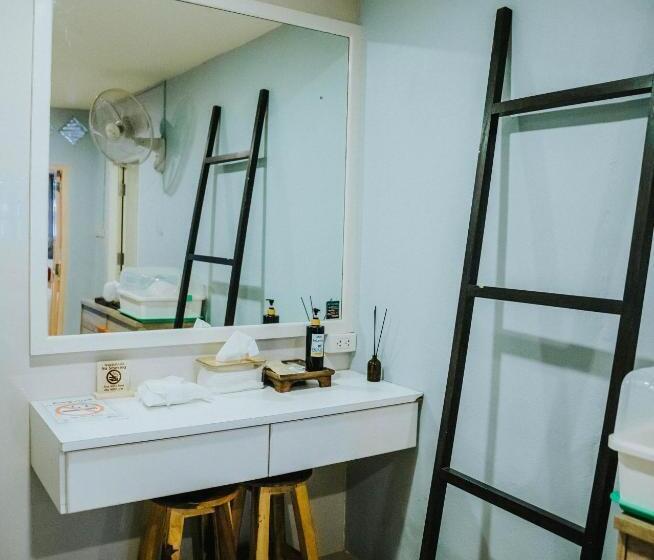 חדר אקזקיוטיב משפחתי, Talay Sai @ Thung Wua Laen