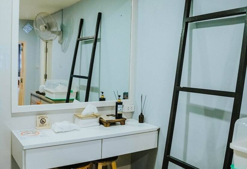 חדר אקזקיוטיב משפחתי, Talay Sai @ Thung Wua Laen