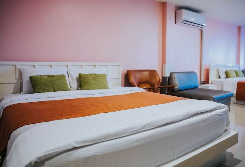 חדר אקזקיוטיב משפחתי, Talay Sai @ Thung Wua Laen