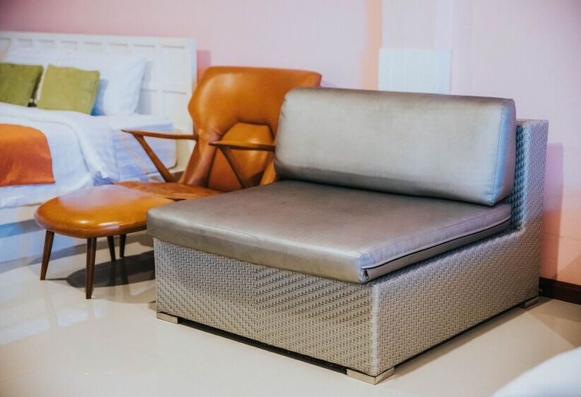 חדר אקזקיוטיב משפחתי, Talay Sai @ Thung Wua Laen