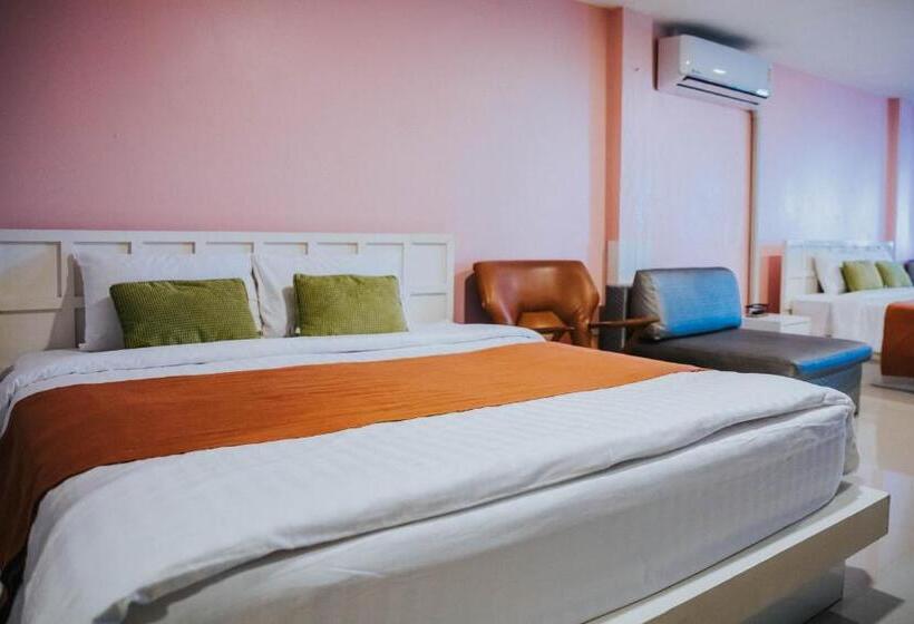 חדר אקזקיוטיב משפחתי, Talay Sai @ Thung Wua Laen