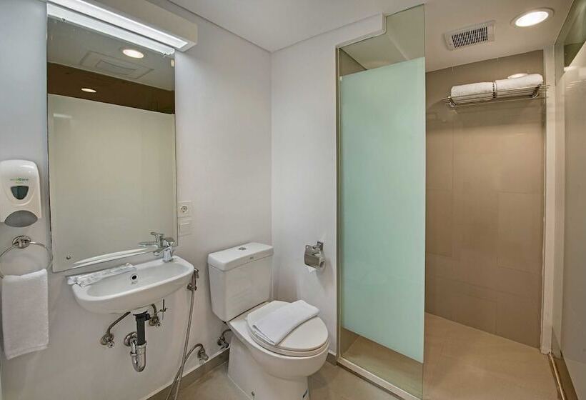 Номер Superior, Whiz Prime Hotel Pajajaran Bogor