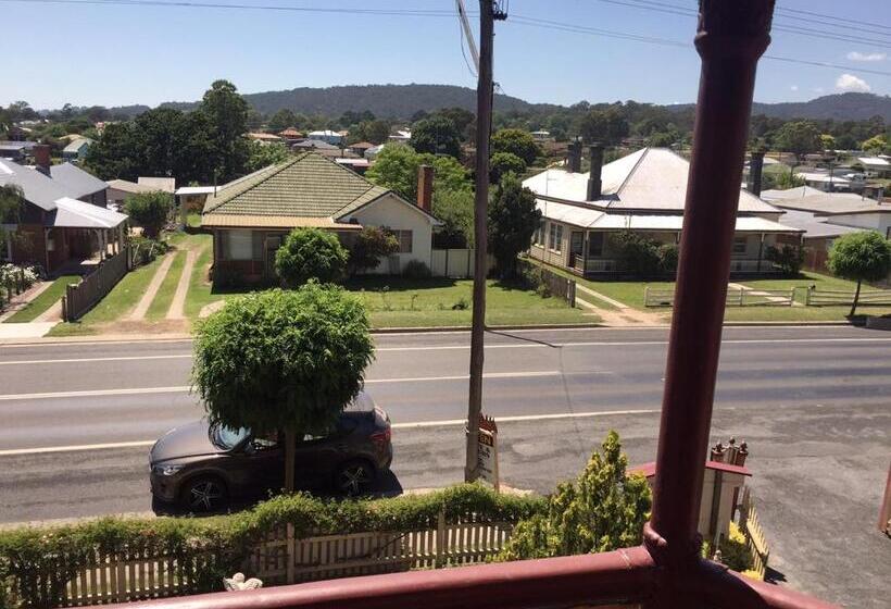 חדר משפחתי, Historic Stannum House