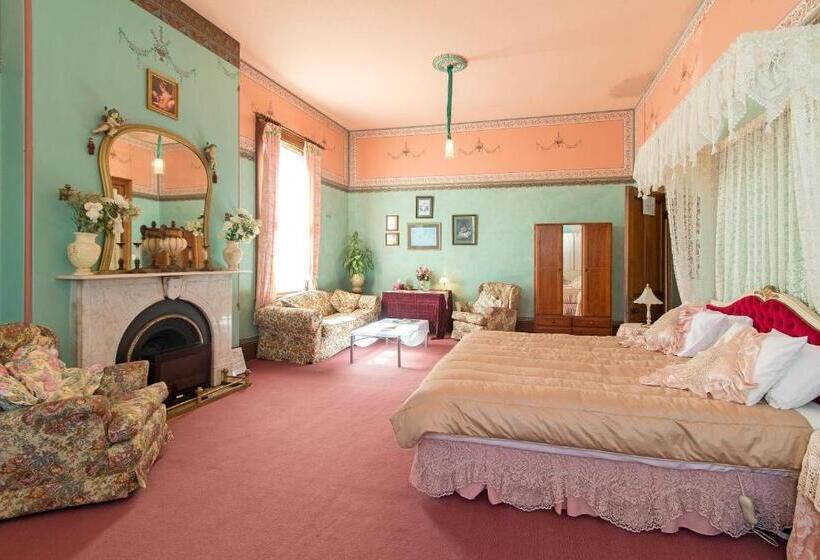 חדר משפחתי, Historic Stannum House