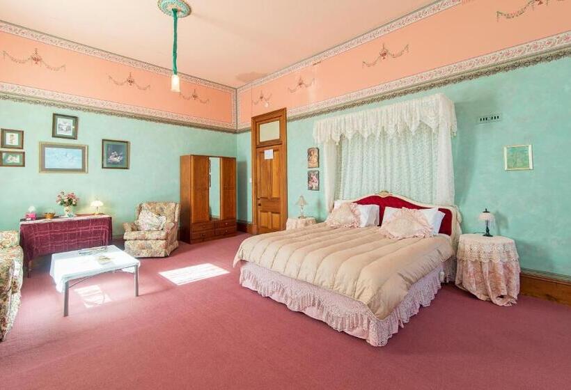 חדר משפחתי, Historic Stannum House