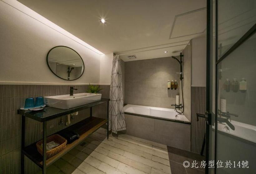 اتاق لوکس با چشم‌انداز, Watermark Hotel The Harbour