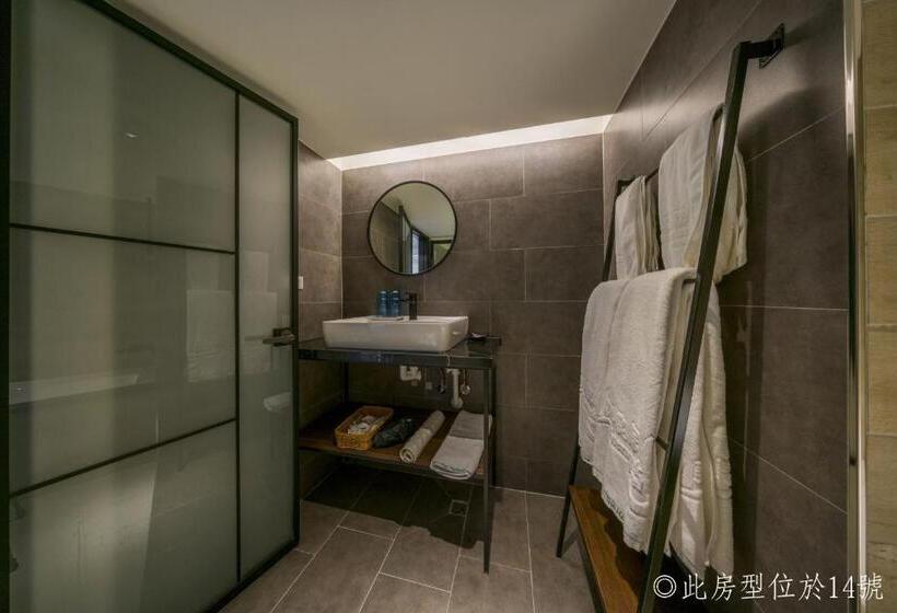 اتاق لوکس سه تخته با چشم‌انداز, Watermark Hotel The Harbour
