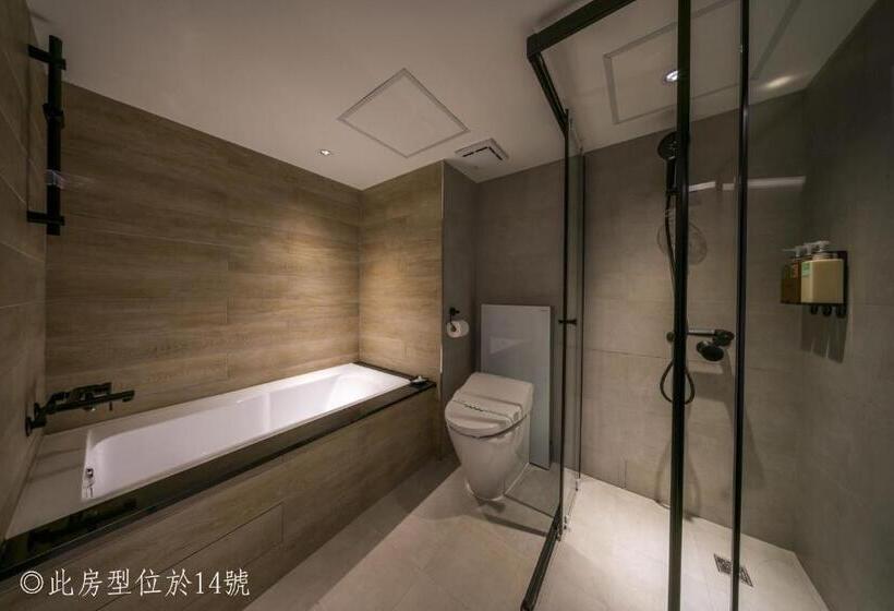 اتاق لوکس سه تخته با چشم‌انداز, Watermark Hotel The Harbour