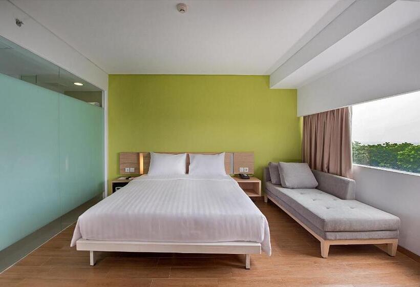 Номер Deluxe, Whiz Prime Hotel Pajajaran Bogor
