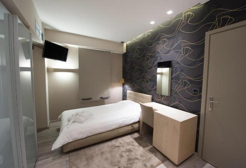 חדר סטנדרט יחיד, Castello City