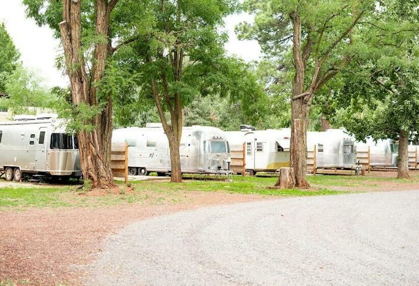 스위트, Corduroy Boutique Lodge