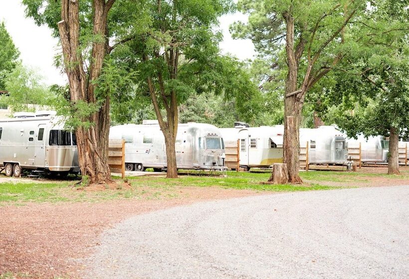 스위트, Corduroy Boutique Lodge