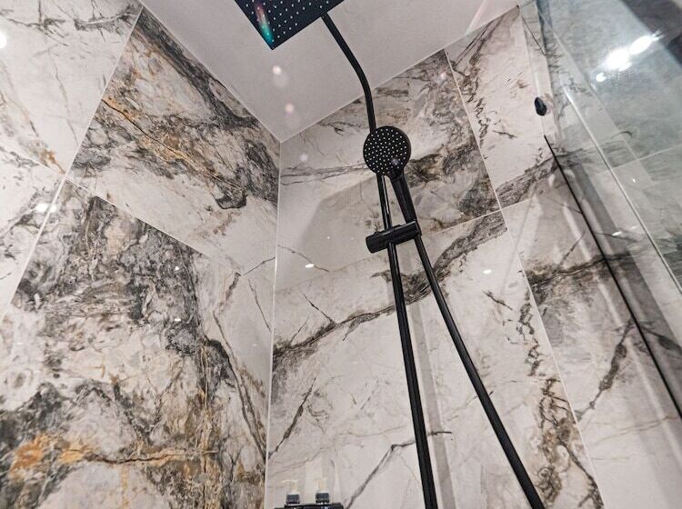 اتاق لوکس سه تخته, Hyde Park Green