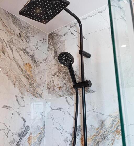 اتاق لوکس سه تخته, Hyde Park Green