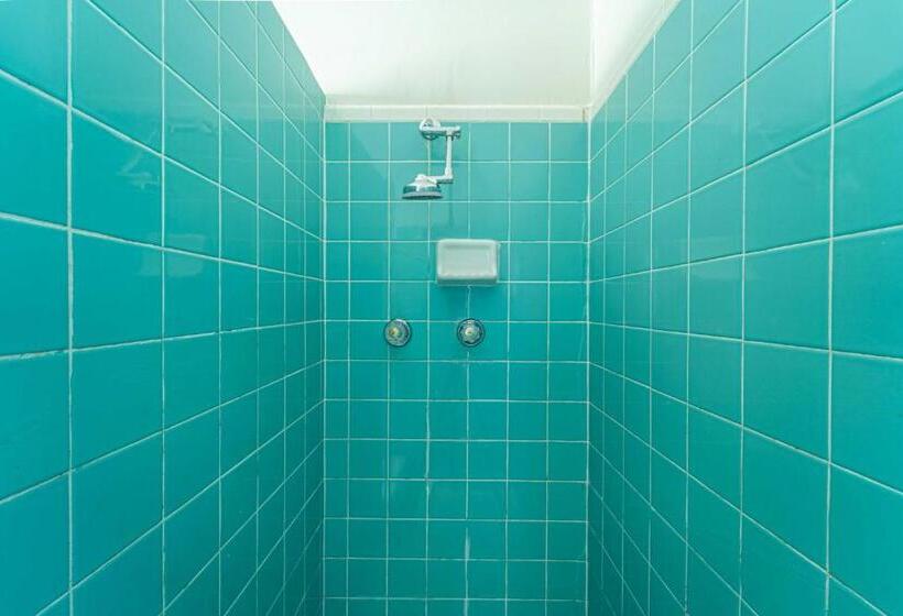 إستوديو قياسى, Bahama Breeze Suites