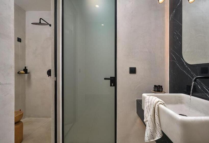 舒适套房, Ios Grand Pool Suites