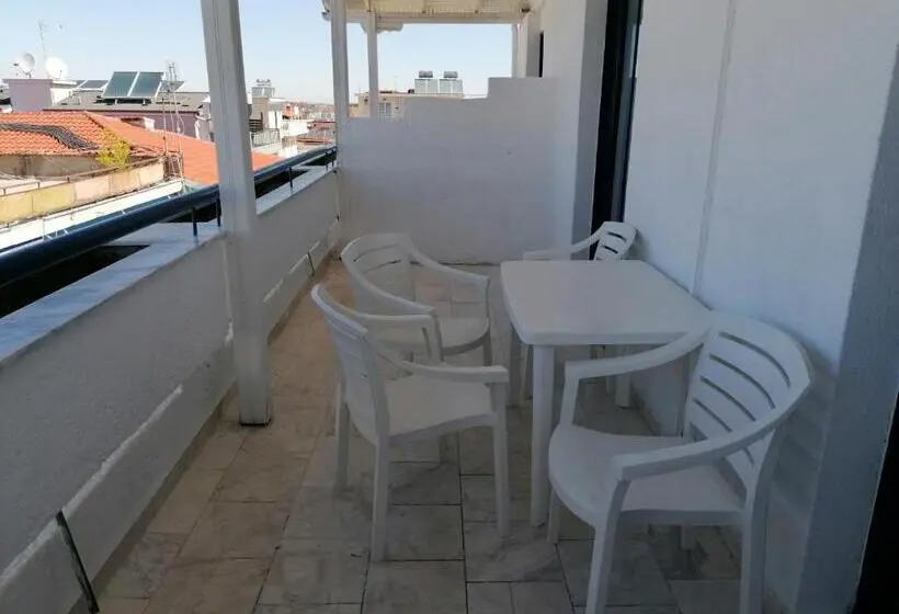 Chambre Familiale Vue Jardin, Pieria Mare