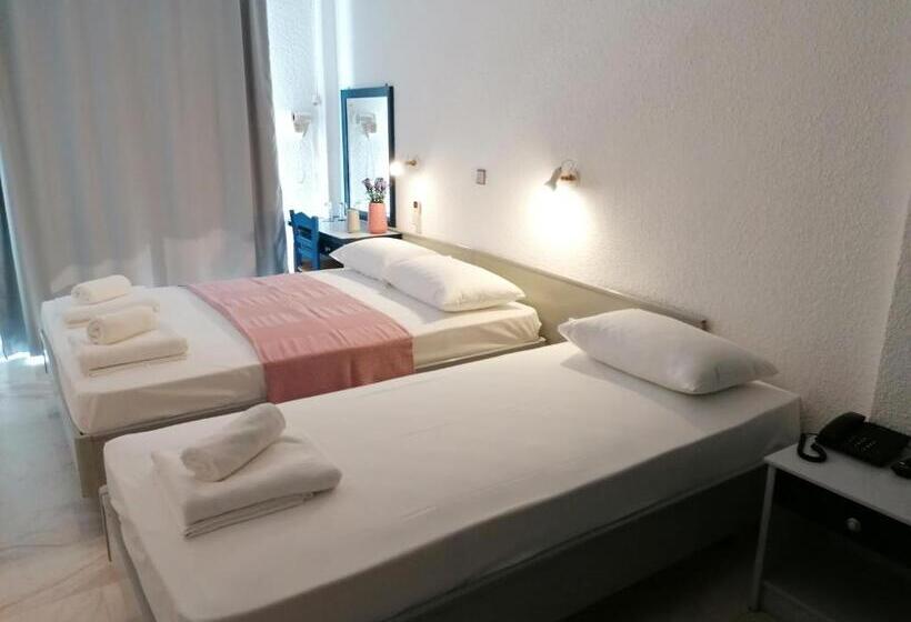 庭の見えるスタンダードトリプルルーム, Pieria Mare