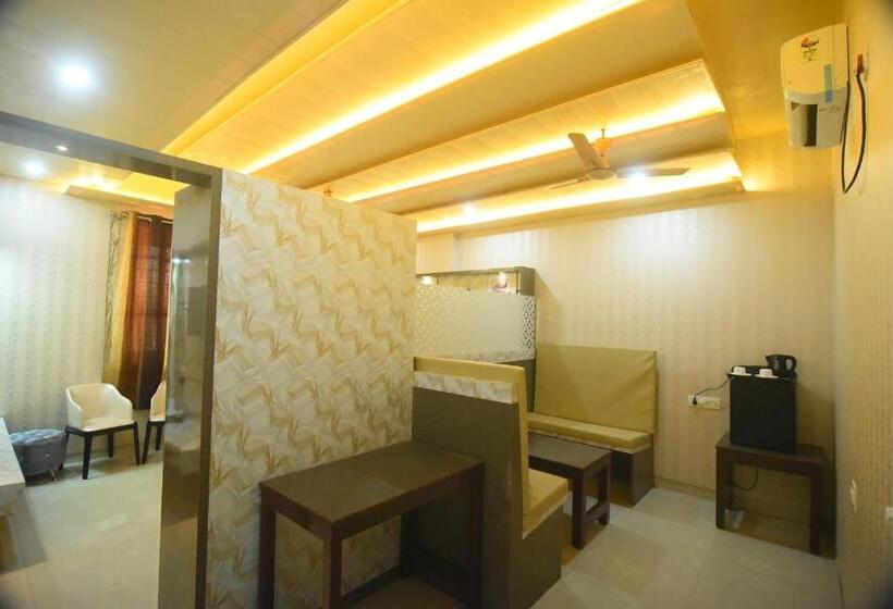 غرفة قياسية, R Empire Dvanagere