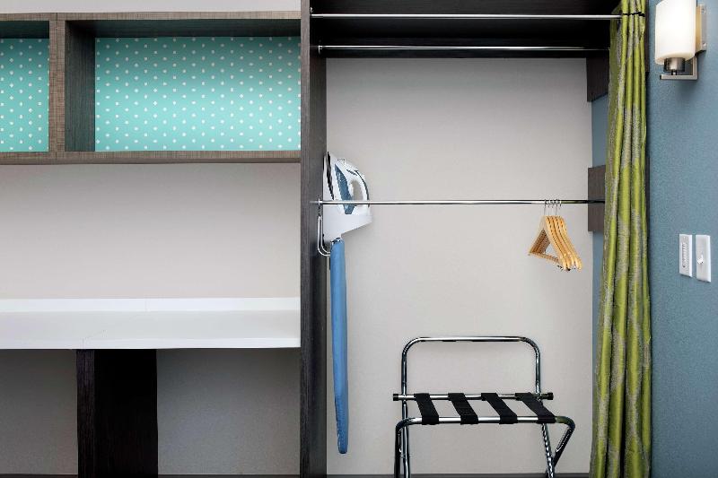 غرفة إدارية سرير كينج, Wyndham Flint Mi Grand Blanc Bishop Airport Conference Ct