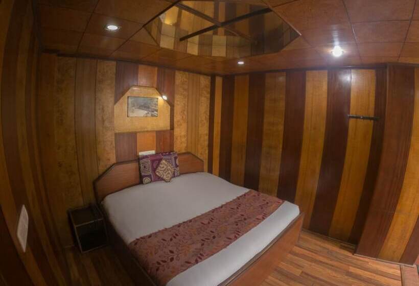 Номер Deluxe, Goroomgo Broadway Mall Road Darjeeling