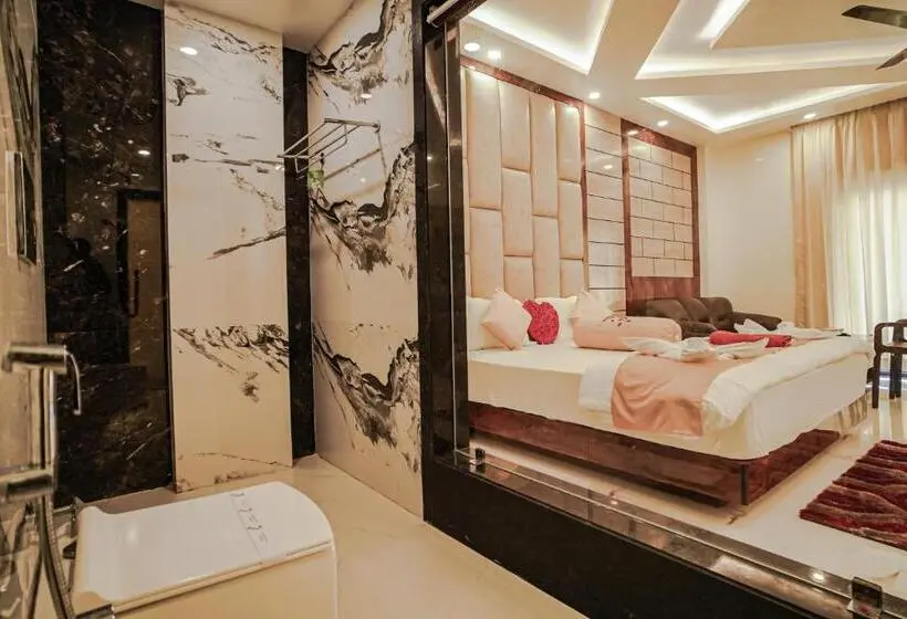 デラックスルーム, Royal Gitanjali Resorts And Spa